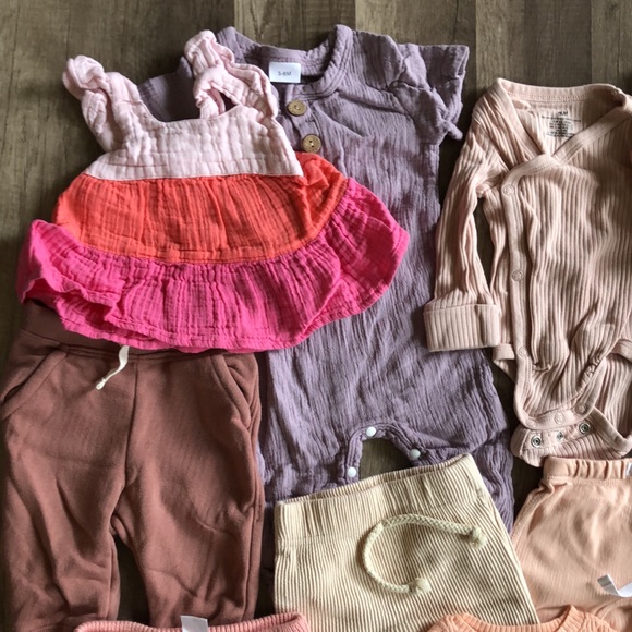 Baby Girls 3-6 Months 13 Piece Clothing Bundle - Picture 5 of 10